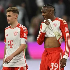Joshua Kimmich und Mathys Tel waren nach der Heimpleite gegen Dortmund sichtlich bedient.