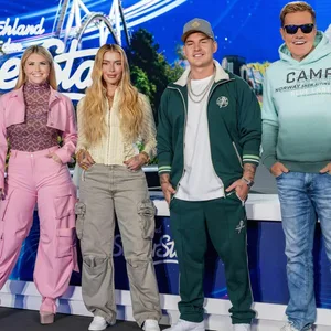 Schlagersängerin Beatrice Egli, Rapperin Loredana, Sänger Pietro Lombardi und DSDS-Chefjuror Dieter Bohlen (v. l.) bei den Dreharbeiten für die 21. Staffel von „Deuschland sucht den Superstar“ (DSDS) im Europapark.