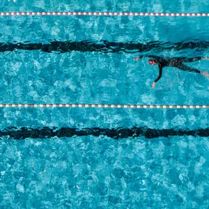 Schwimmer in einem Freibad