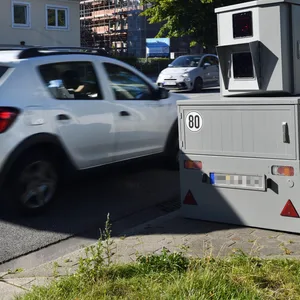 Blitzeranhänger am Curslacker Neuer Deich in Bergedorf