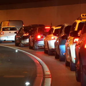 Autos stauen sich im Wallringtunnel (Archivbild)