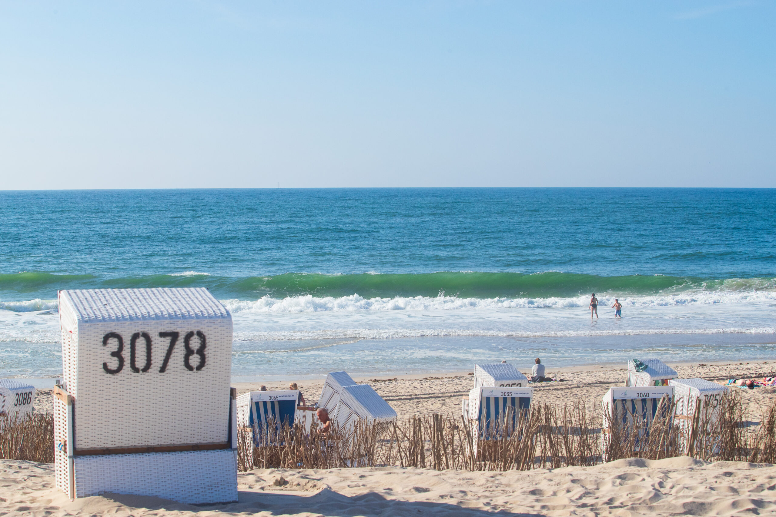 Der Strand in Westerland auf Sylt. Die beliebte Ferienunterkunft „Villa 54 Grad Nord“ hat dauerhaft geschlossen.