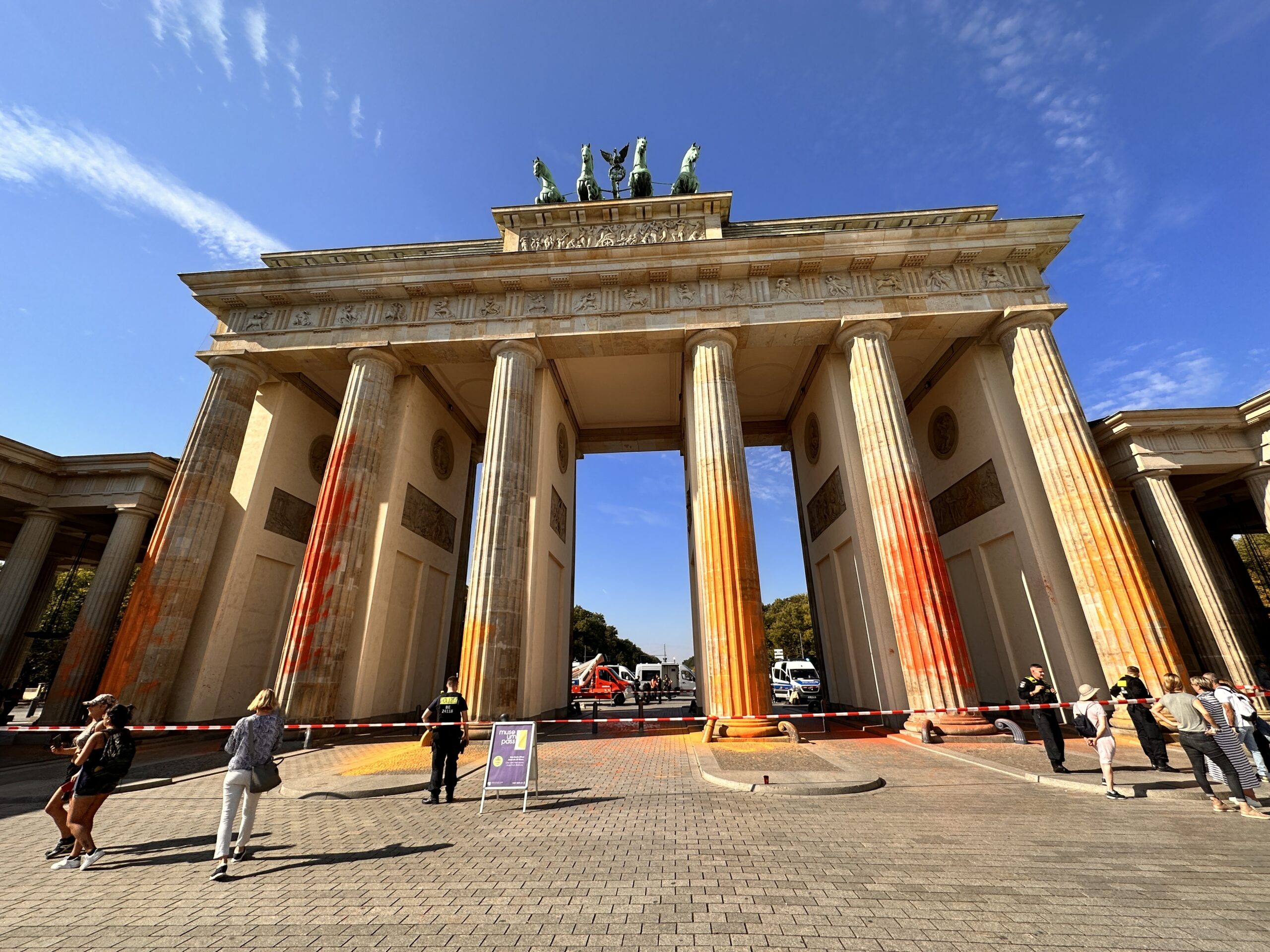 Im September 2023 besprühten Mitglieder er Letzten Generation das Brandenburger Tor in Berlin.