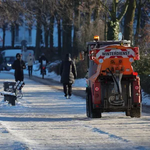 Winterdienst-Fahrzeug der Stadtreinigung Hamburg
