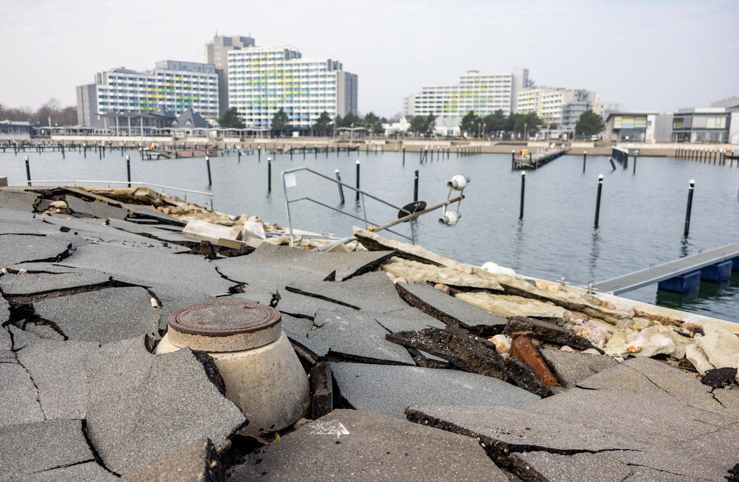 zerstörter Yachthafen