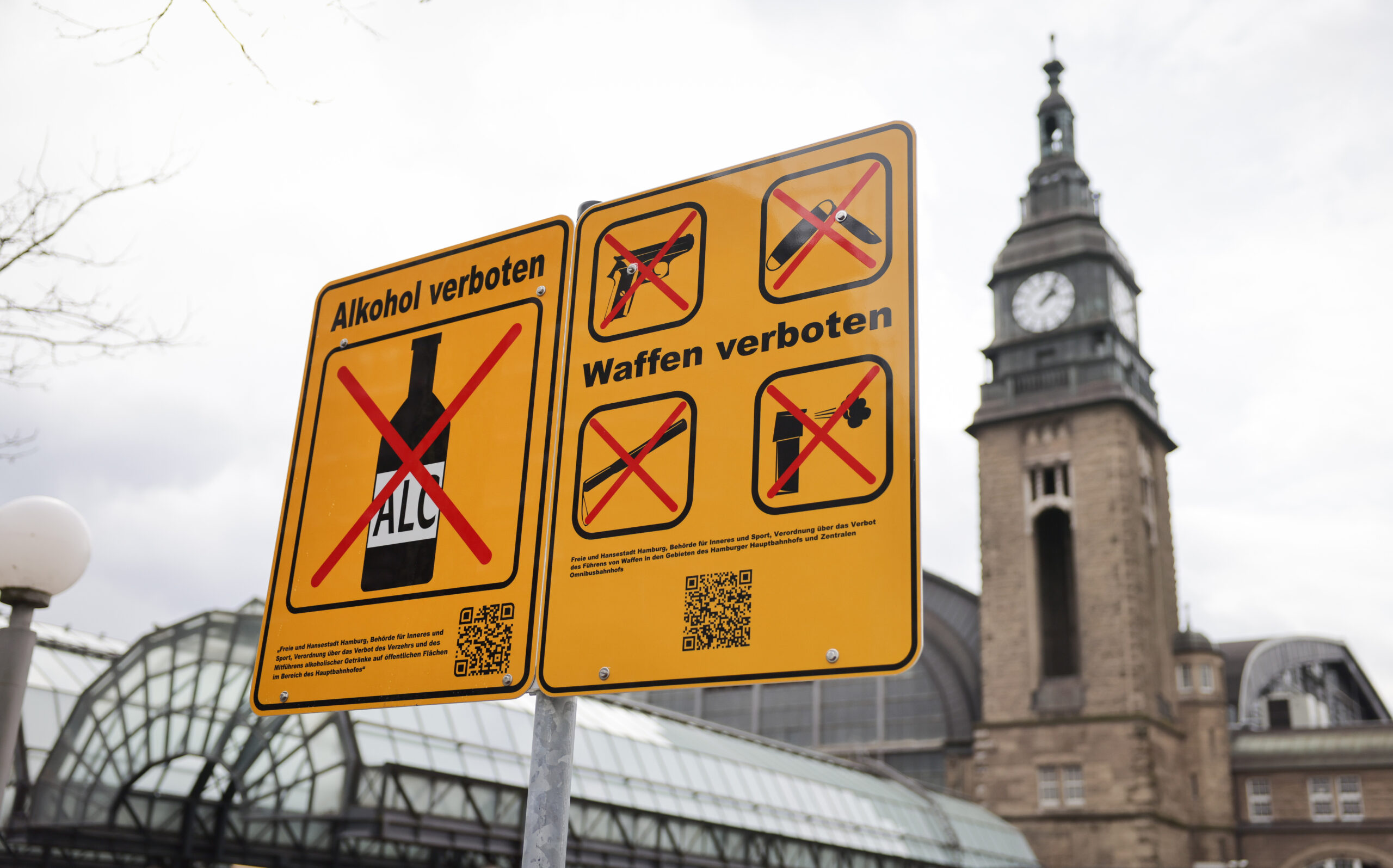 Schild vor der Hauptbahnhof