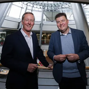 Finanzsenator Andreas Dressel (SPD, r.) und Haspa-Chef Harald Vogelsang in der Haspa-Zentrale in der City.