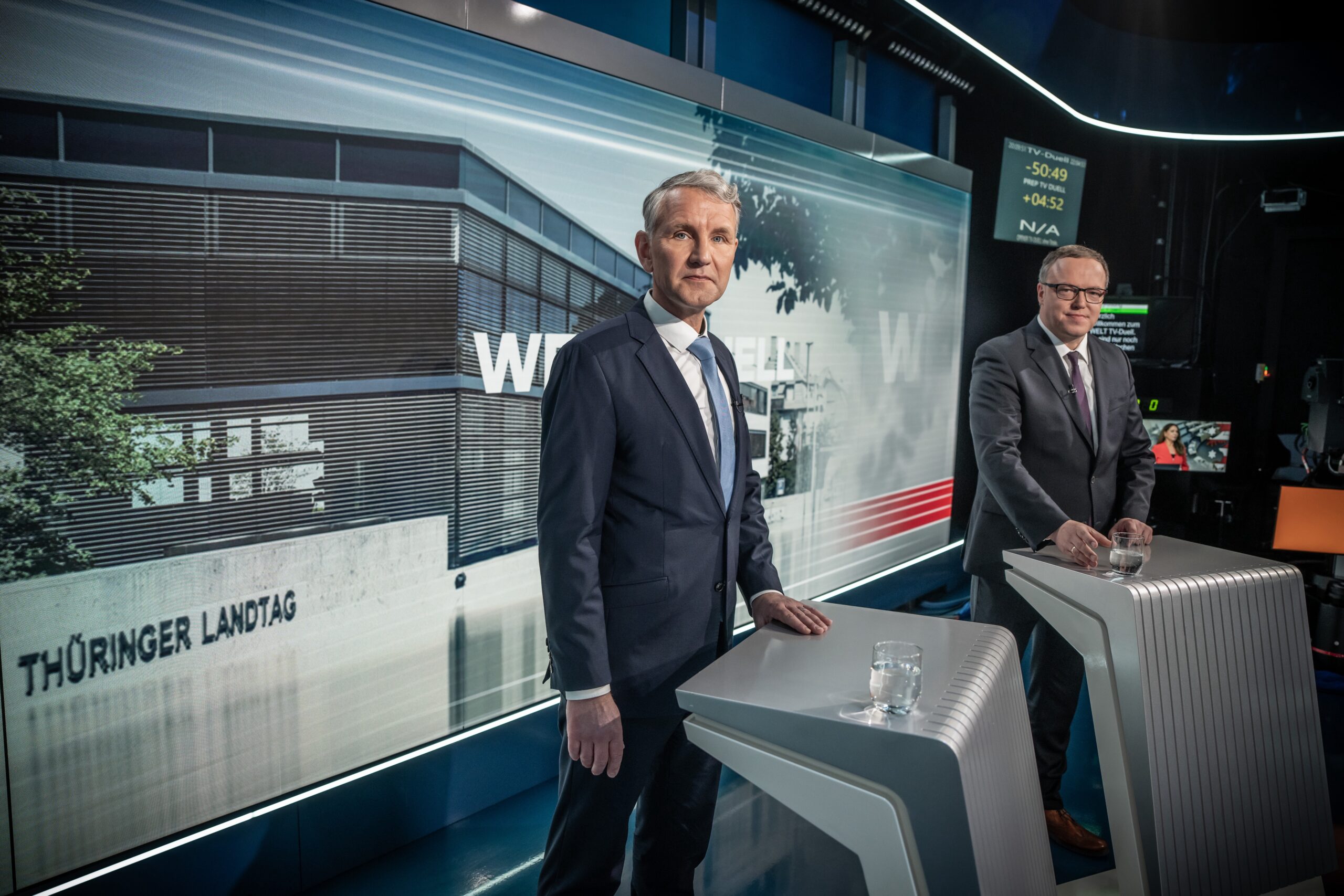 Björn Höcke (AfD, l.) und Mario Voigt (CDU, r.) beim TV-Duell bei Welt TV.