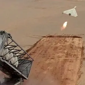 Eine Drohne, die während des iranischen Großangriff auf Israel gestartet wird.