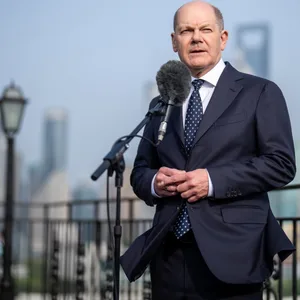 Bundeskanzler Olaf Scholz spricht bei einem Pressestatement in Shanghai.