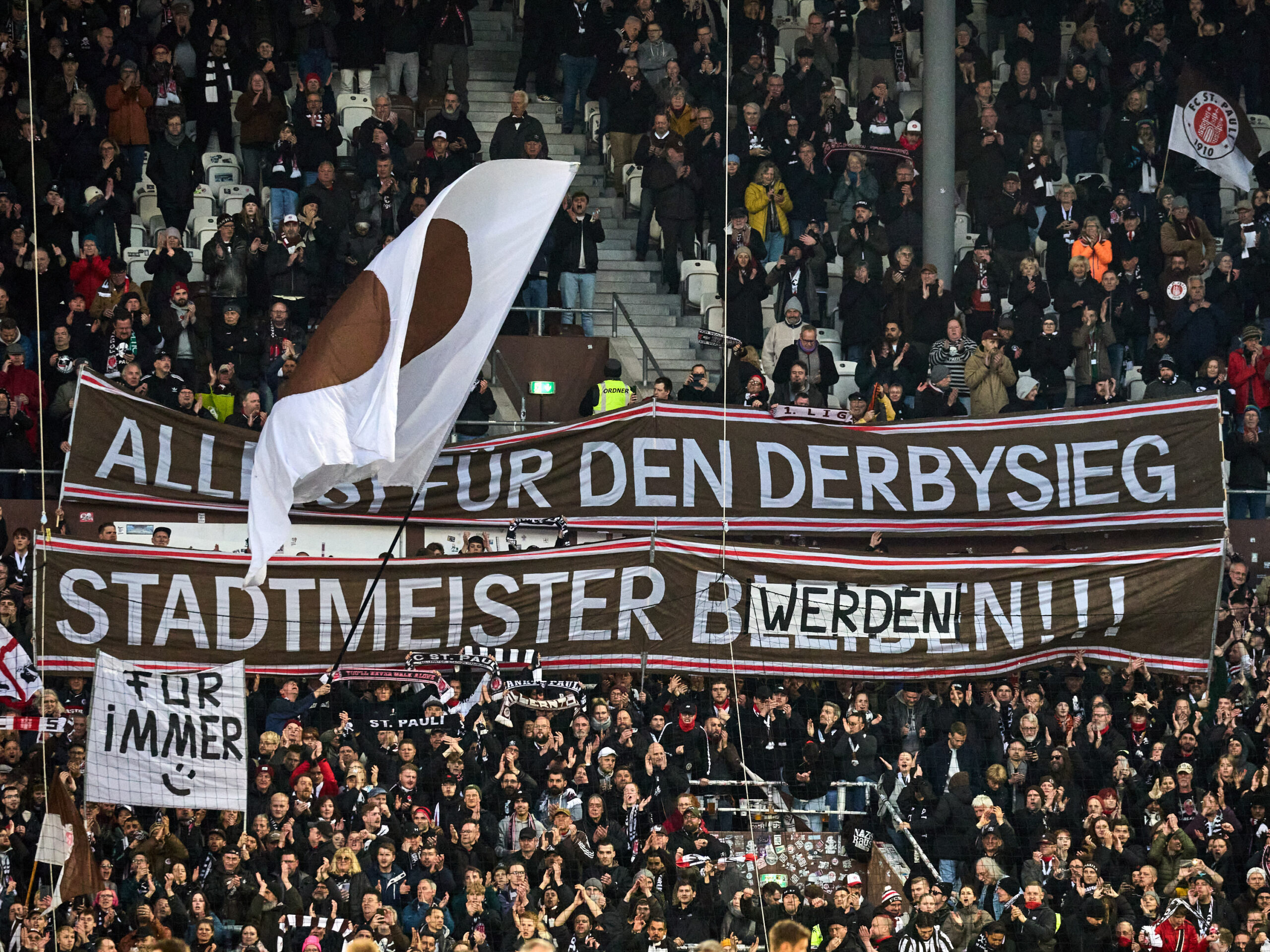 Transparent von St. Pauli-Fans zum Derby