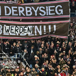 Transparent von St. Pauli-Fans zum Derby