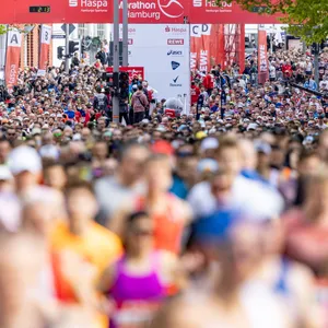 Tausende am Start des Hamburg-Marathons