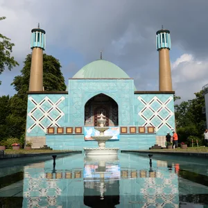 Die sogenannte „Blaue Moschee“ (eigentlich Imam-Ali-Moschee), beschlagnahmter ehemaliger Sitz des verbotenen Islamischen Zentrums Hamburg (IZH).