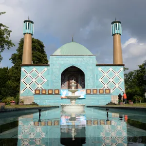 Die sogenannte „Blaue Moschee“ (eigentlich Imam-Ali-Moschee), beschlagnahmter ehemaliger Sitz des verbotenen Islamischen Zentrums Hamburg (IZH).
