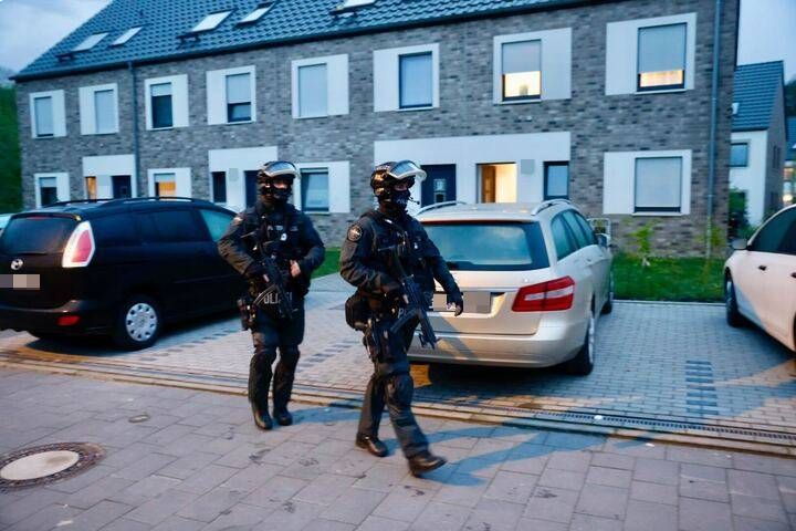 Jungfernstieg-Bande: Spezialkräfte stürmen Wohnungen – so grausam agieren die „315er“