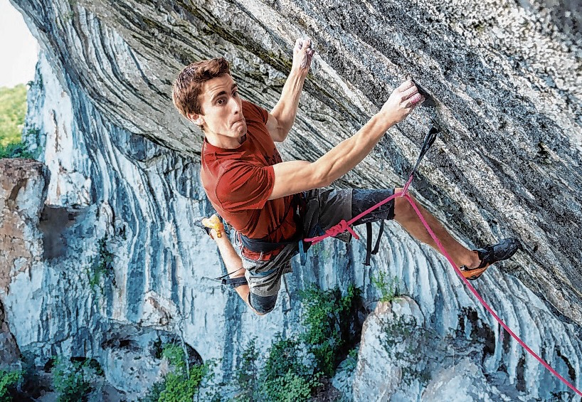 Der Kletterer Sébastien Bouin an einer Steilwand