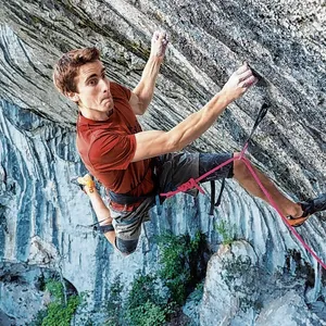 Der Kletterer Sébastien Bouin an einer Steilwand