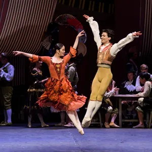 Madoka Sugai als Kitri und Alexandr Trusch als Basil tanzen bei der Fotoprobe von "Don Quixote"
