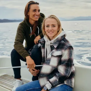 Lea Schüller zeigt sich bei Instagram mit ihrer Partnerin Lara Vadlau.
