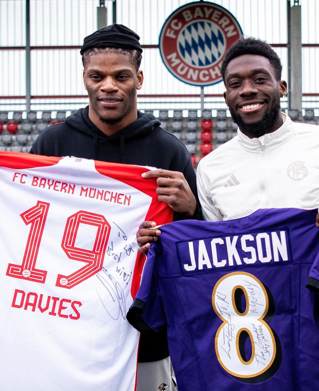 NFL-Quarterback Lamar Jackson traf auf Bayern-Star Alphonso Davies.