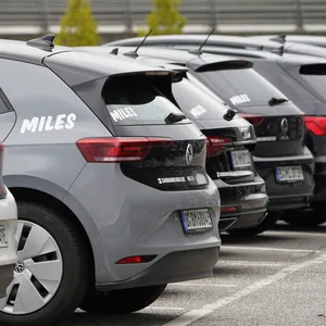 Hamburger Carsharing-Unternehmen bieten weniger E-Autos als geplant an.