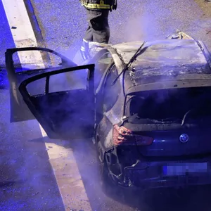 Das brannte vor allem im Motorraum. Die A1 war für längere Zeit gesperrt.