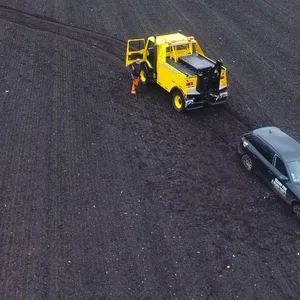 Fahrer eines Miles Mietwagen flüchtet vor Polizei – die stoppt das auto mit einem Nagelbrett