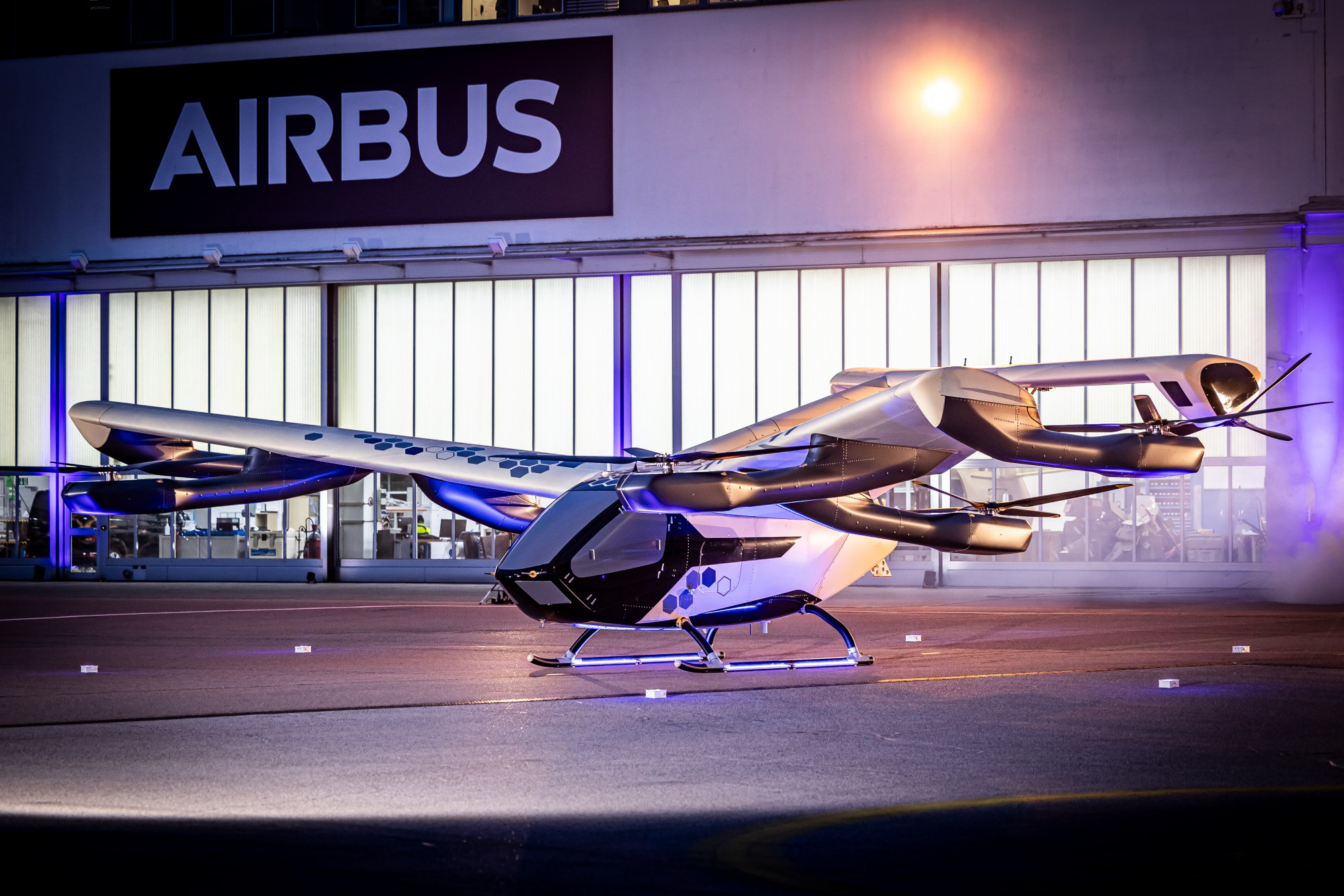 Das Lufttaxi-Modell von Airbus: Drei Personen passen dort rein plus ein Pilot.