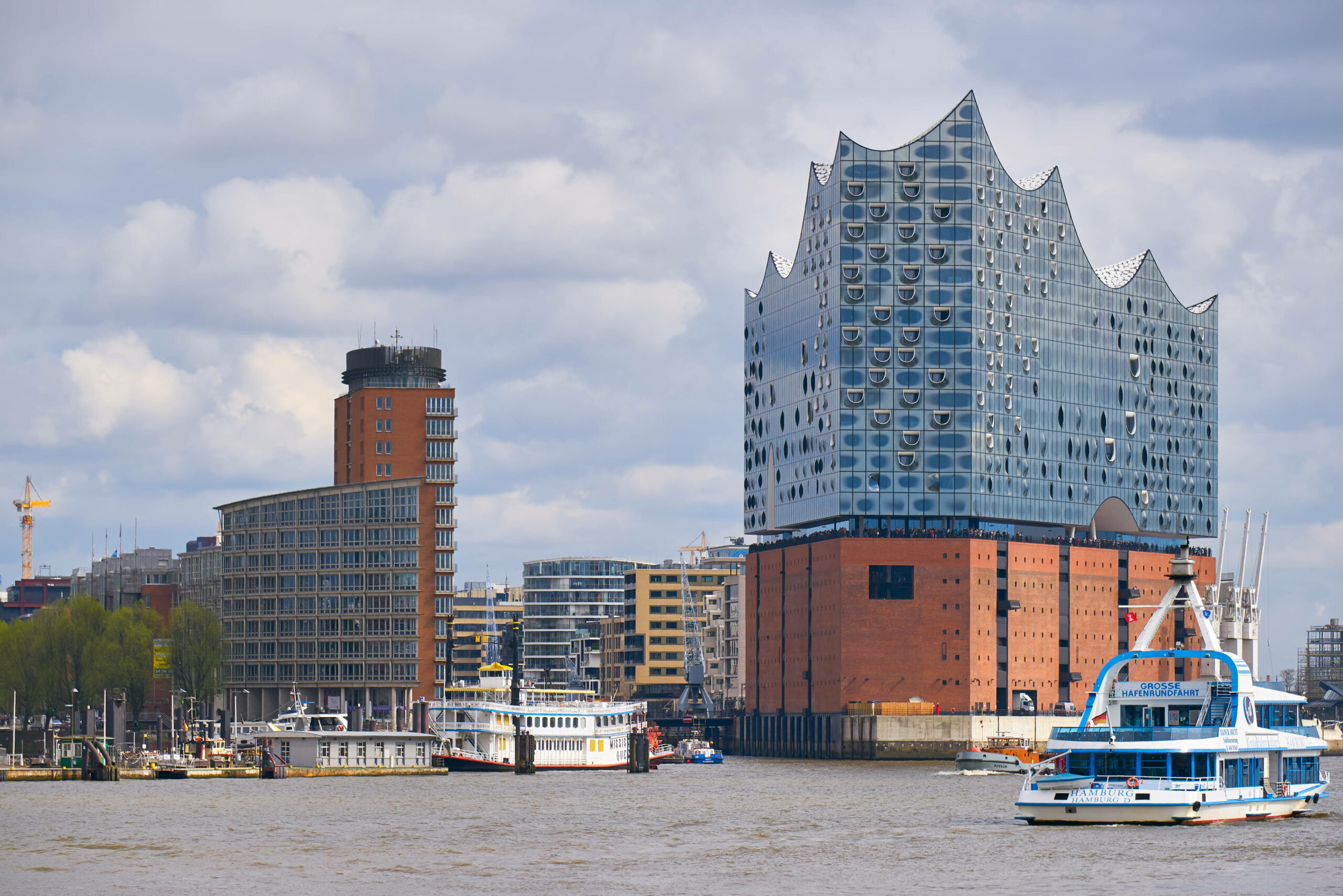 Mal heiter, mal wolkig: Hamburg steht am Wochenende durchwachsenes Wetter bevor – typisch April eben.