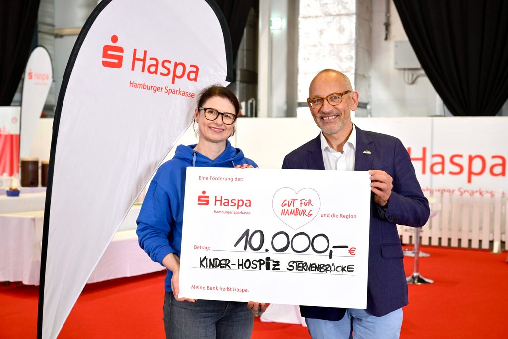 Scheckübergabe beim Haspa-Marathon