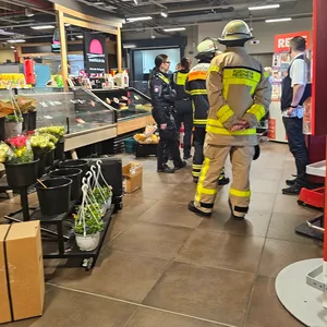 Verpuffung an Kühtruhe in REWE markt in Eidelstedt – Wartungsmonteur erleidet schwere Verbrennungen