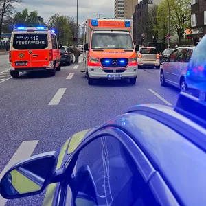Bei einem Unfall auf der Kieler Straße wurde am Montagabend ein Motorradfahrer schwer verletzt.