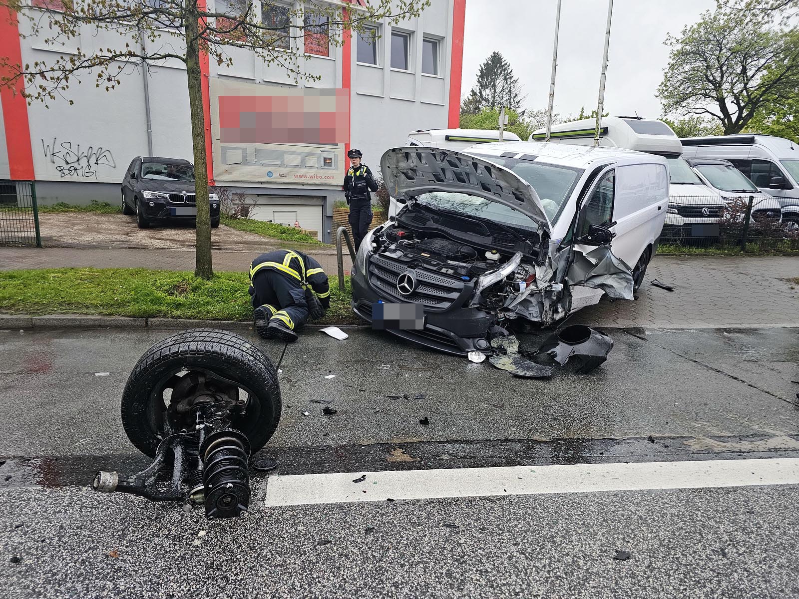 Schwerer Unfall auf wichtiger Hamburger Verkehrsader – Stau rund um den Nedderfeld