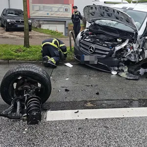 Schwerer Unfall auf wichtiger Hamburger Verkehrsader – Stau rund um den Nedderfeld