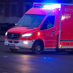 Ein Rettungswagen im Einsatz (Symbolbild).