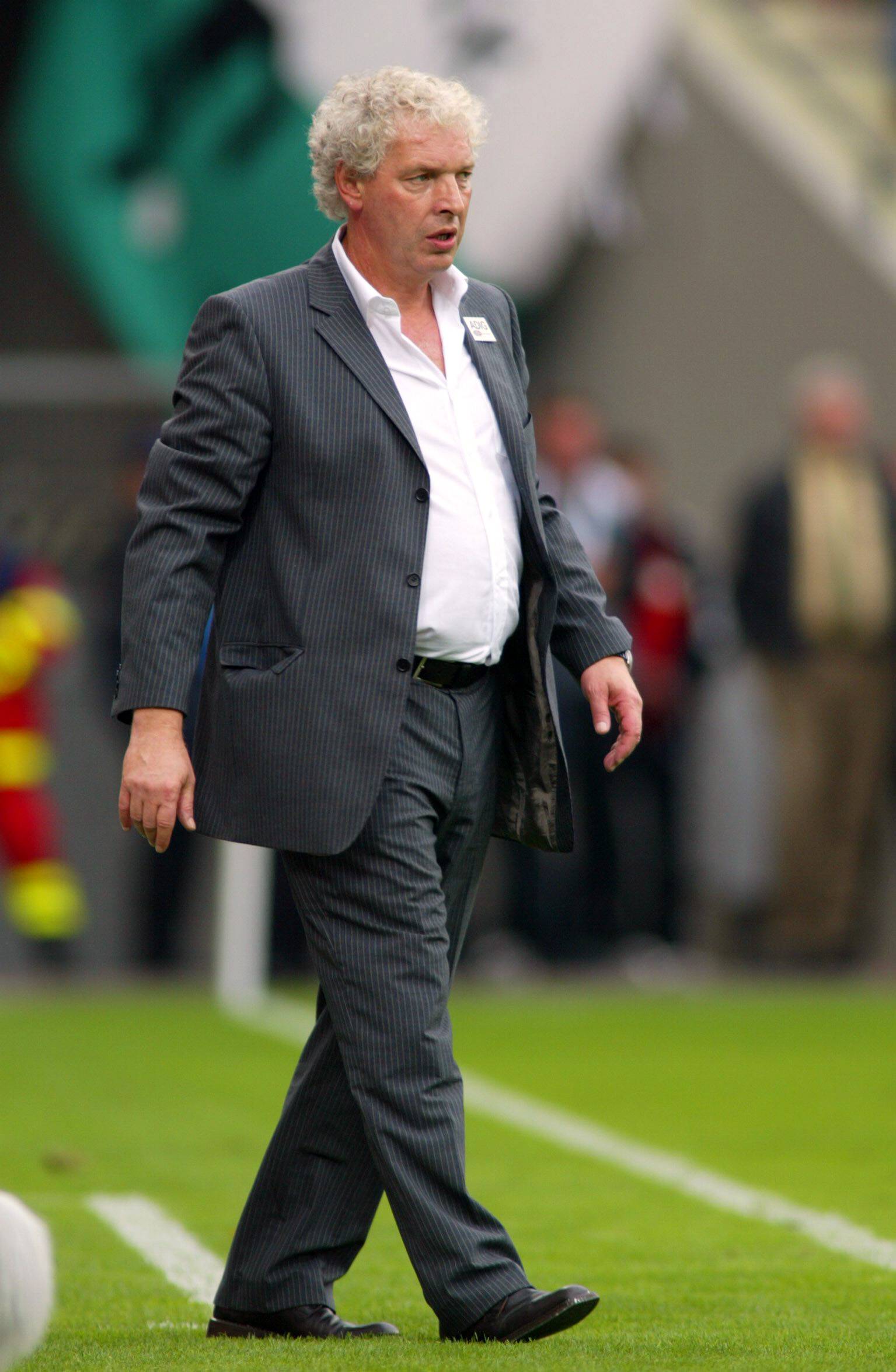 Leverkusens Ex-Trainer Klaus Toppmöller an der Seitenlinie im Spiel gegen den HSV