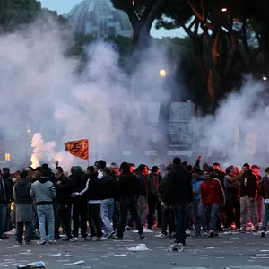 Ausschreitungen zwischen Fans von Lazio und AS Rom