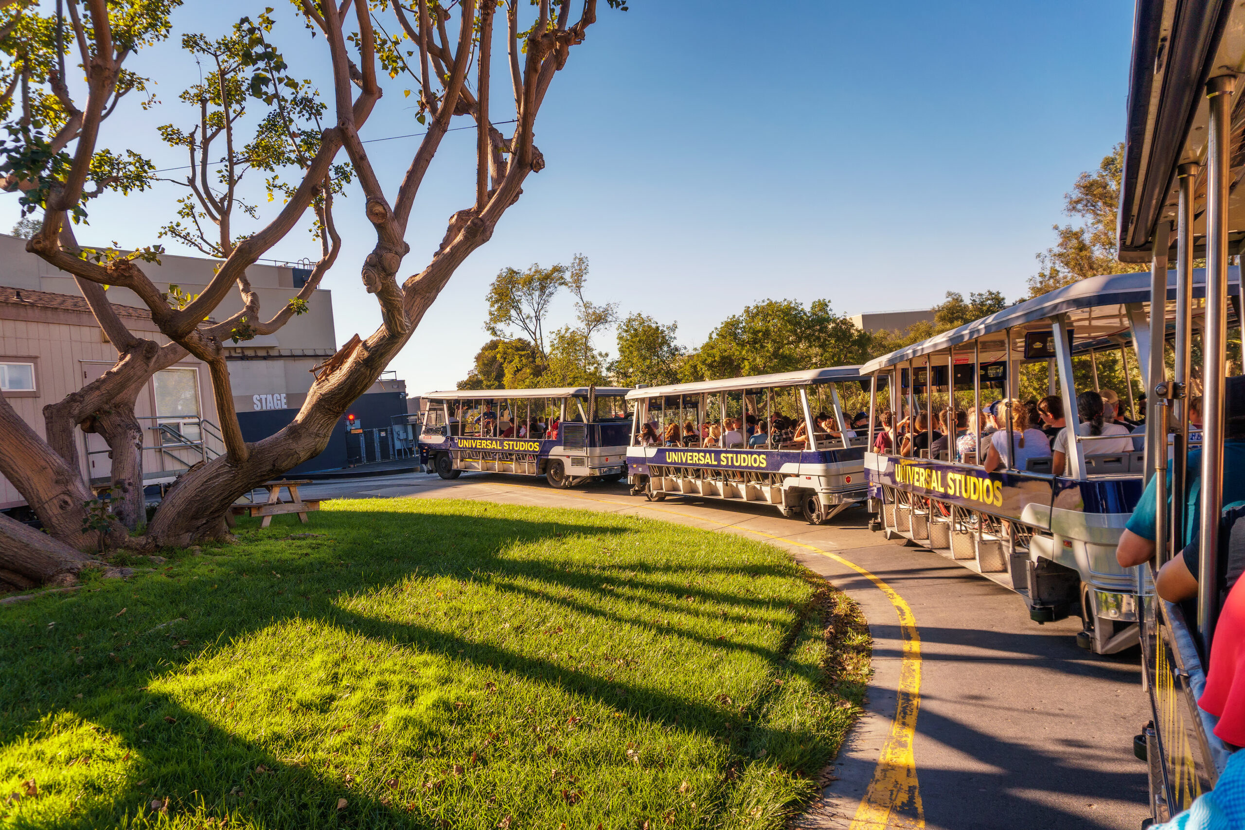 Die Rundfahrt mit der Straßenbahn in den Universal Studios ist eine der Hauptattraktionen des Themenparks.