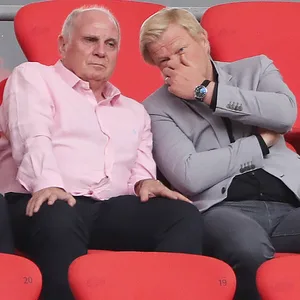Oliver Kahn und Uli Hoeneß bei einem Testspiel des FC Bayern