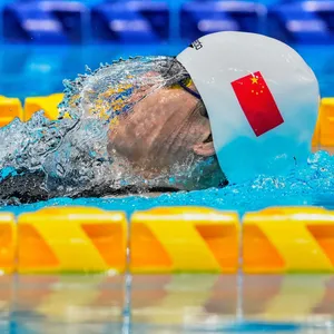 Eine chinesischer Schwimmer bei Olympia in Japan 2021.