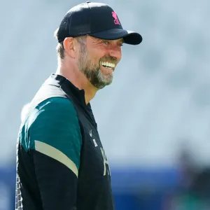 Liverpool-Trainer Jürgen Klopp lacht