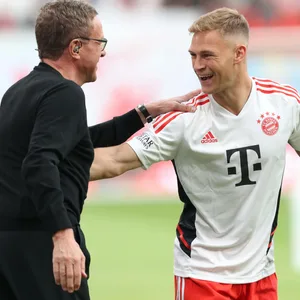 Ralf Rangnick spricht mit Joshua Kimmich