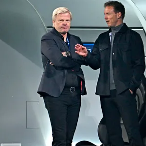 Oliver Kahn und Julian Nagelsmann bei einem Champions League-Spiel