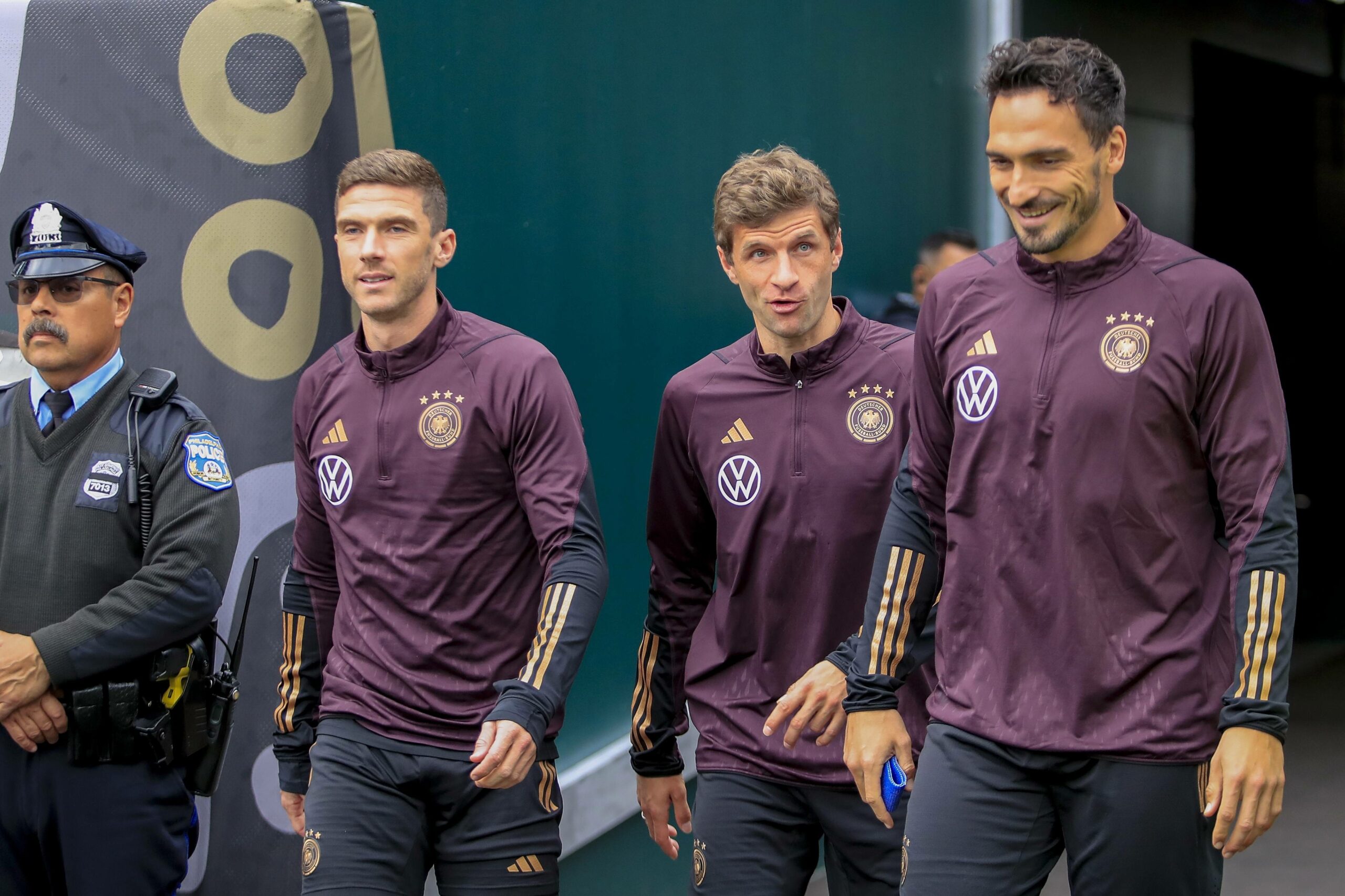 Robin Gosens, Thomas Müller und Mats Hummel im DFB-Dress.