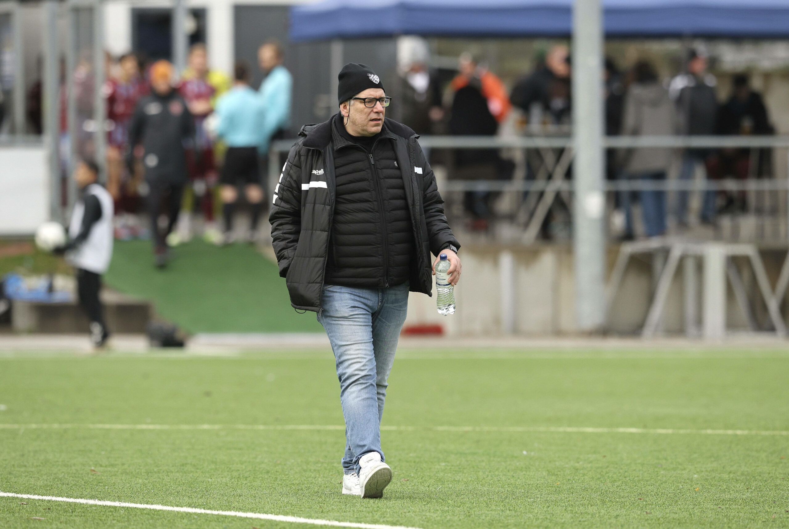 Teutonia-Boss Mazzagatti bekräftigt: Die Ottenser bleiben in der Regionalliga.