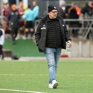 Teutonia-Boss Mazzagatti bekräftigt: Die Ottenser bleiben in der Regionalliga.