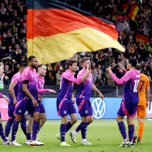 Die deutschen Spieler bejubeln ein Tor gegen Holland.