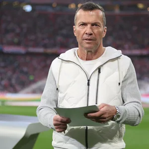 Lothar Matthäus als Experte beim Spiel Bayern gegen Dortmund