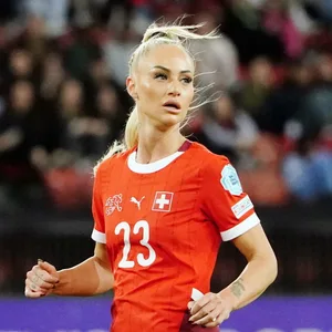 Alisha Lehmann auf dem Platz beim Spiel gegen die Türkei